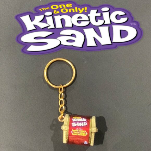 Kinetic Sand Treasure Chest Keychain – Pocket-Sized Discovery - Picture 1 of 9